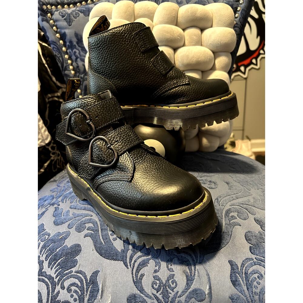 Dr Martens Devon Black Hearts size 7/EU 38